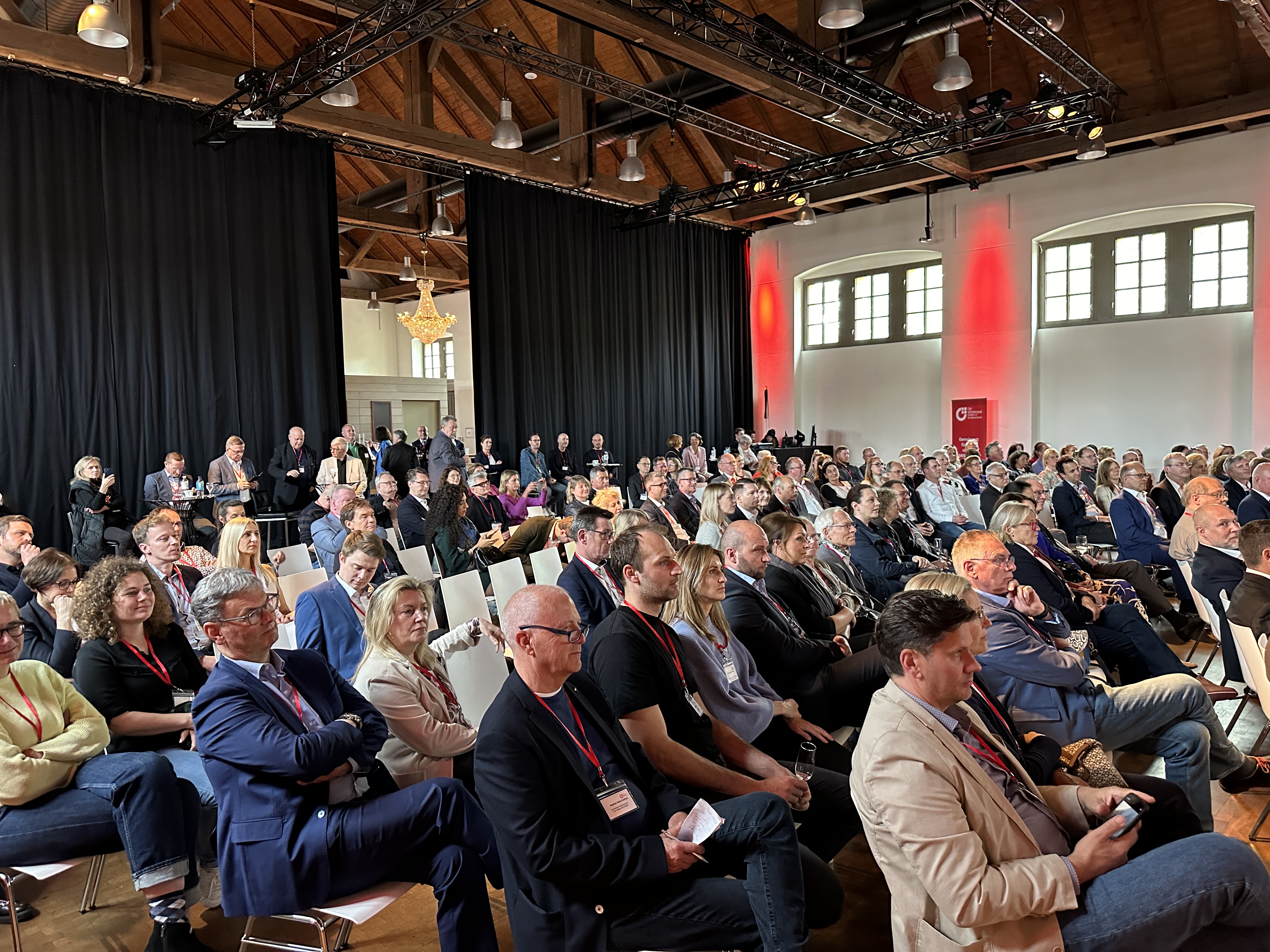 Rund 200 Gäste aus Politik, Wirtschaft und Gesellschaft sind der BVMW-Einladung nach Potsdam gefolgt | BERLINboxx